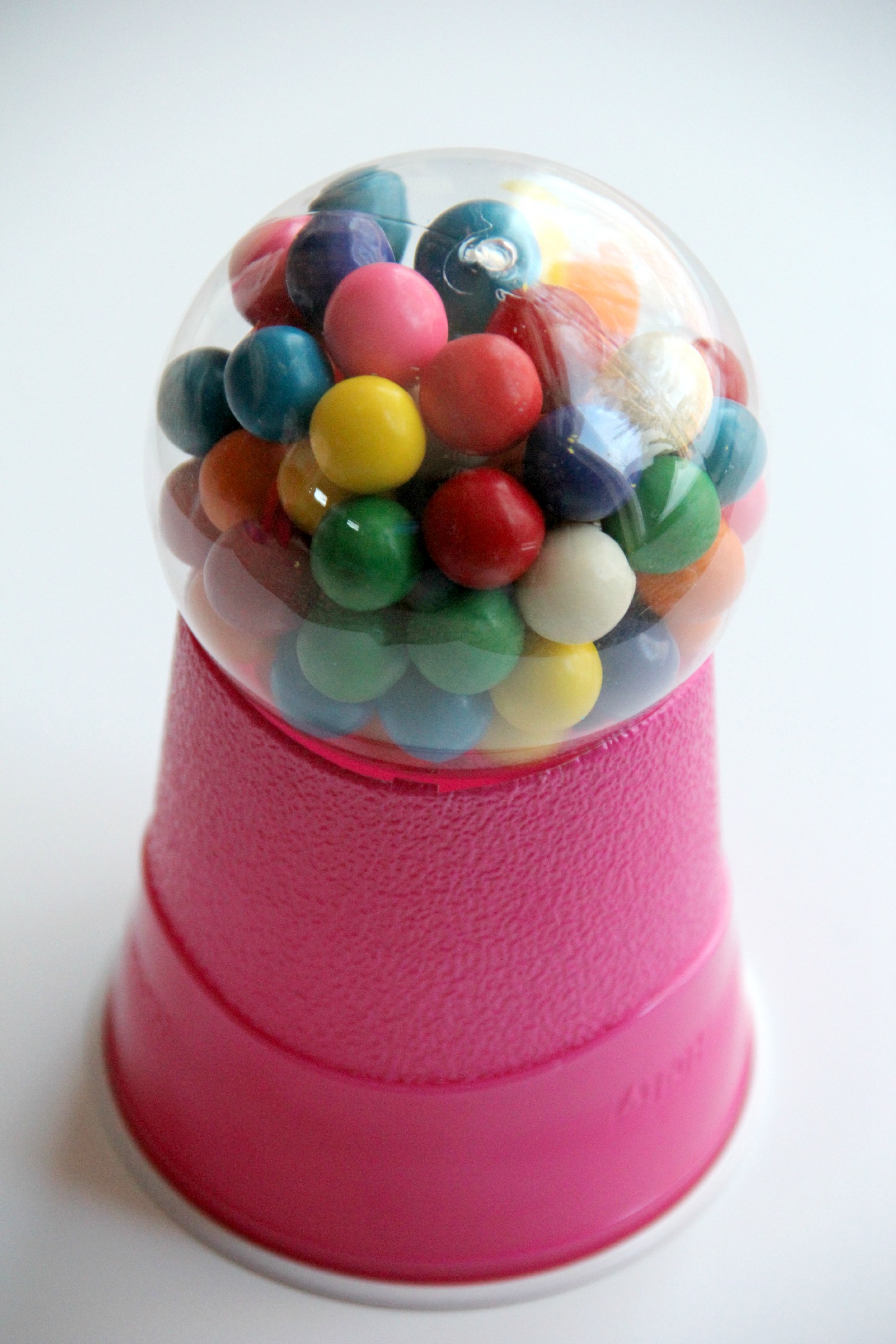 Valentine Bubblegum Machines -  These  DIY bubblegum machines are sure to make your Valentine smile!! They're so easy to make!