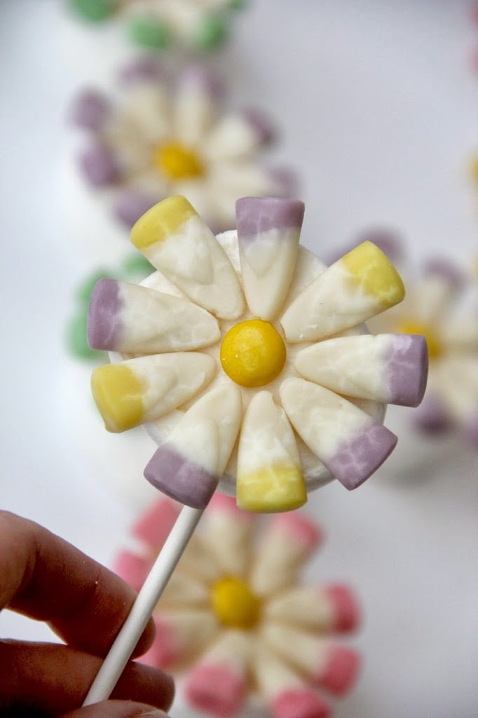 Sweet Blooms - A simple and fun treat for spring or Easter that turns marshmallows into beautiful flowers!