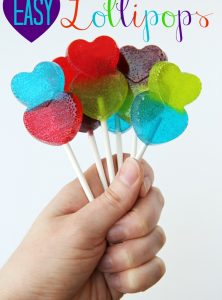 Easy Lollipops - these lollipops are made with only 1 ingredient! Kids have so much fun helping with these sweet treats!