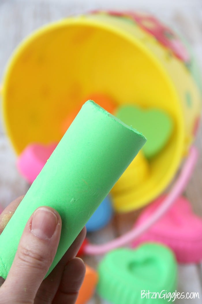 DIY Scented Sidewalk Chalk - Super easy to make and draws better and more vibrant than even store-bought chalk!