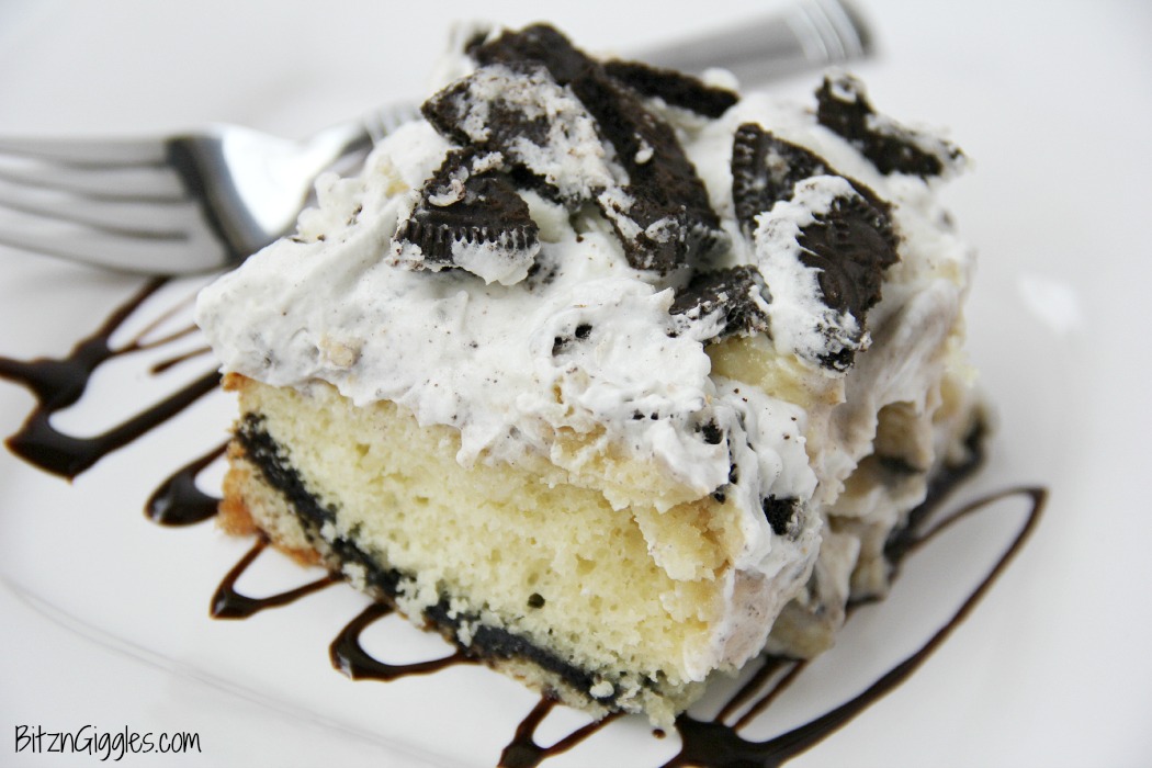 White Chocolate Oreo Pudding Poke Cake - A super moist vanilla cake with an Oreo cookie bottom, Oreo-infused center and cookie fluff frosting.