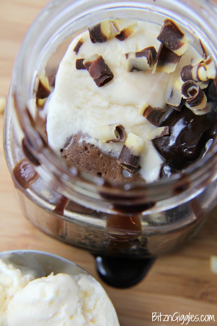 Peanut Butter Fudge Mason Jar Cake - A decadent peanut butter fudge cake made in the microwave in under 1 minute! Top with some vanilla ice cream and fudge - it's heavenly!