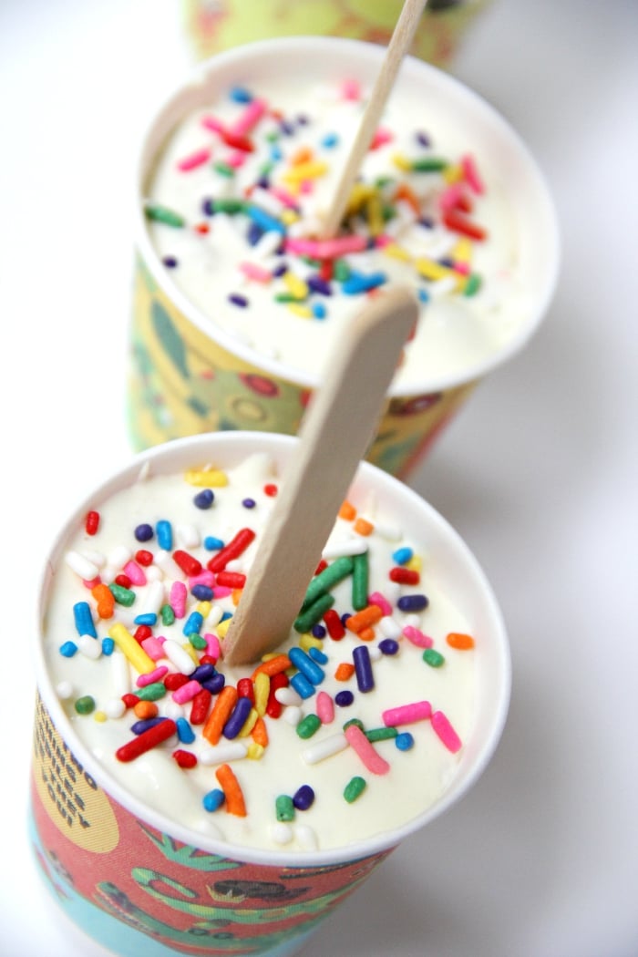 Oreo Cake Batter Pops - Super easy and delicious frozen pudding treats filled with sprinkles and chunks of Oreos.