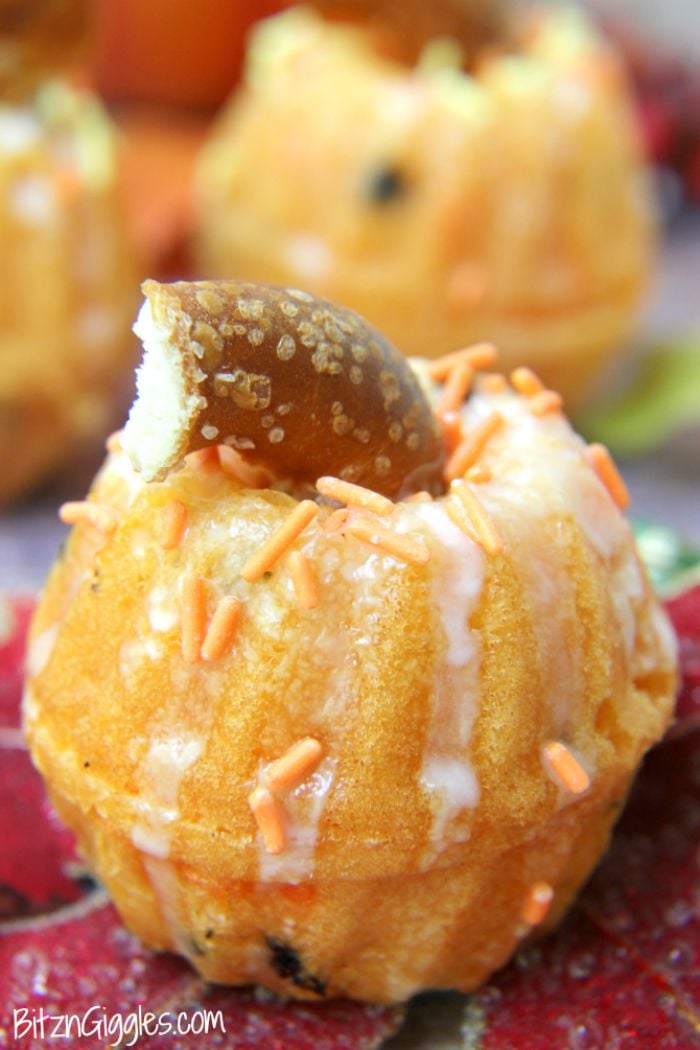 Mini Pumpkin Cakes - Pumpkin cakes made from a mini bundt pan - a special treat for Halloween and Thanksgiving!