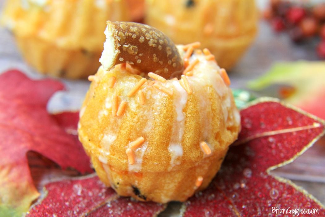 Mini Pumpkin Cakes - Pumpkin cakes made from a mini bundt pan - a special treat for Halloween and Thanksgiving!