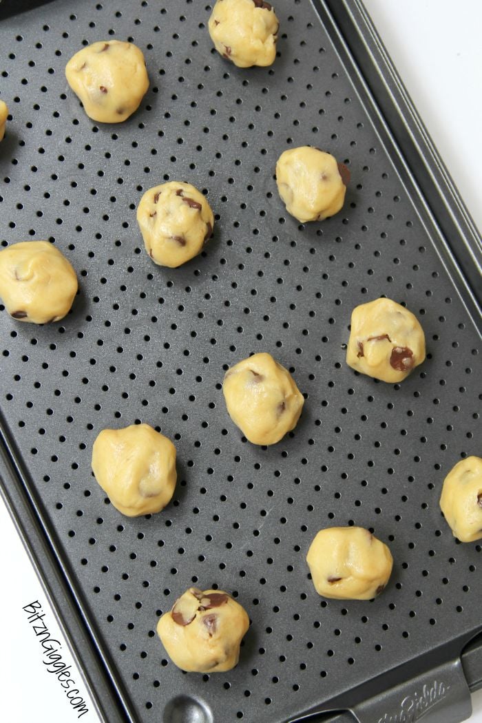 Peanut Butter Chocolate Chip Soft Batch Cookies - THE BEST soft and chewy chocolate chip cookies with a subtle hint of peanut butter deliciousness.