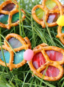 Pretzel Butterflies - These Pretzel Butterflies are only four ingredients and so much fun to snack on! Fruit Roll-Ups bring color to the wings and give a gorgeous stained glass effect. So pretty when held up to the sun!