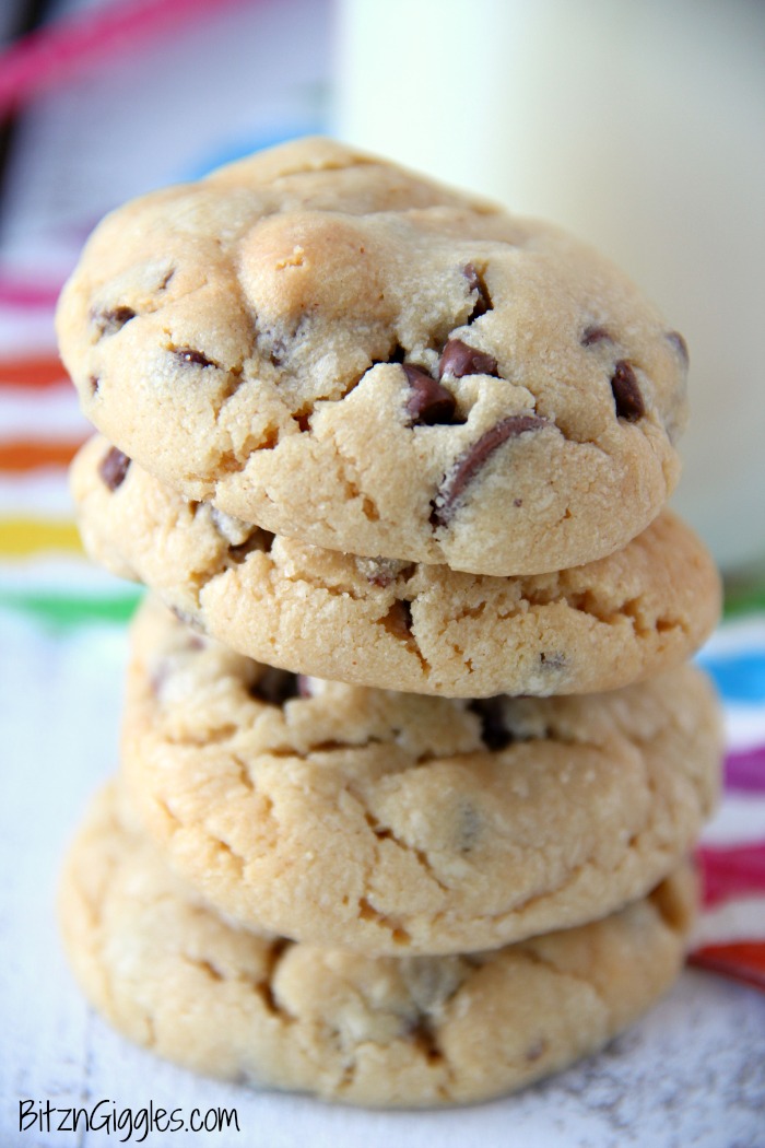 Chocolate Chip Peanut Butter Cookies - These cookies are only 5 ingredients and so simple and quick to bake. A great recipe for early bakers and those of us who just need a quick cookie recipe!