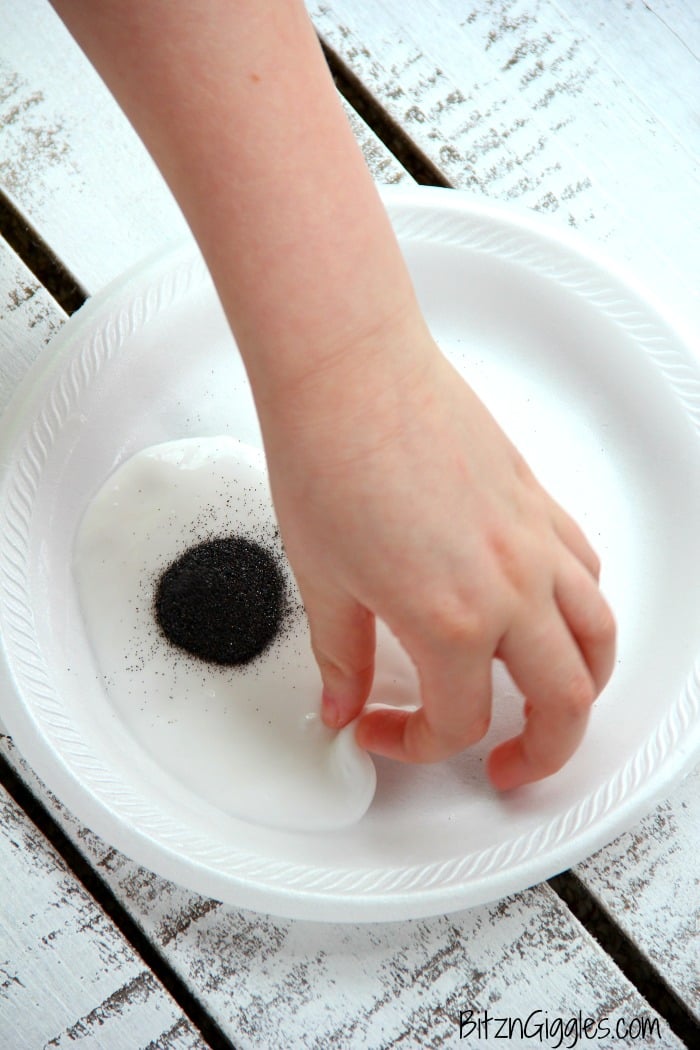 How to Make Magnetic Slime -Wondering how to make slime with magnetic qualities? This step-by-step tutorial is so helpful and even includes a video!