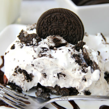 Cookies and Cream Oreo Dessert - For all the Oreo cookie lovers out there, this easy, no-bake dessert is sure to make it onto the family favorite dessert list!