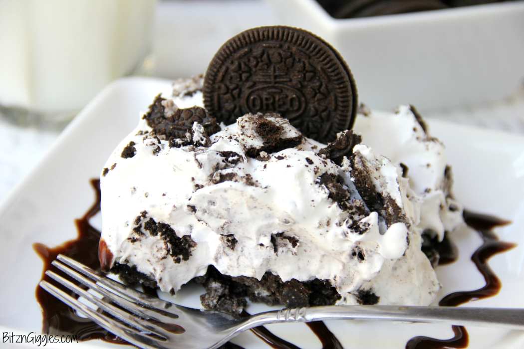 Cookies and Cream Oreo Dessert - For all the Oreo cookie lovers out there, this easy, no-bake dessert is sure to make it onto the family favorite dessert list!