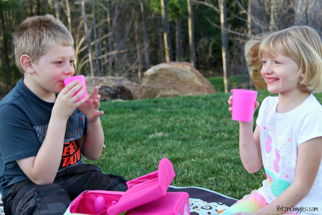 Free Printable Picnic Invite - Surprise your kids with a picnic at a favorite park or right in your backyard. A perfect idea for families looking for more quality time together!