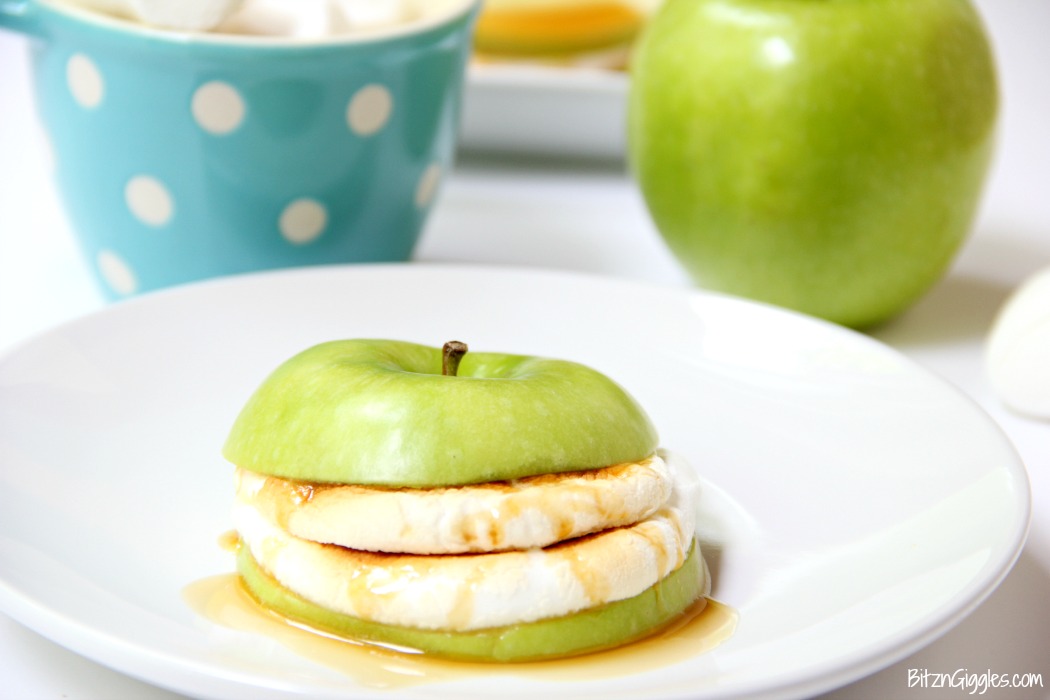 Caramel Apple S'mores - Toasted marshmallows and caramel in between two thin apple slices! Tastes SO good!