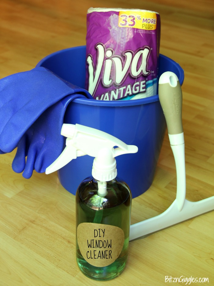 Heavy Duty Homemade Window Cleaner - a 3-ingredient window cleaner perfect for dirty outdoor windows and glass surfaces!