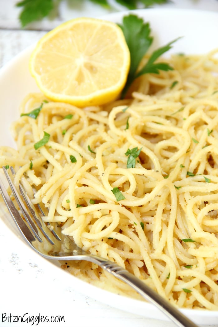 Breadcrumb Spaghetti - Breadcrumbs, fresh herbs and a splash of lemon make this pasta dish something the entire family will enjoy!