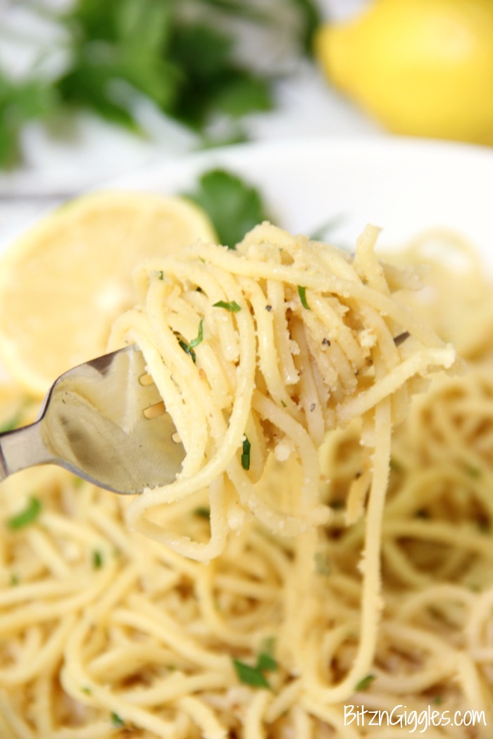 Breadcrumb Spaghetti - Breadcrumbs, fresh herbs and a splash of lemon make this pasta dish something the entire family will enjoy!