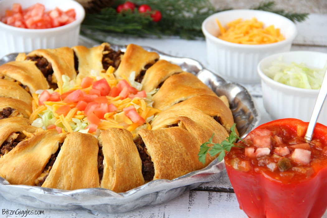 Ultimate Crescent Roll Taco Ring - This isn't just a taco ring, it's filled with guacamole, sour cream, cheese and tomatoes - easy and delicious, ready to serve a crowd!
