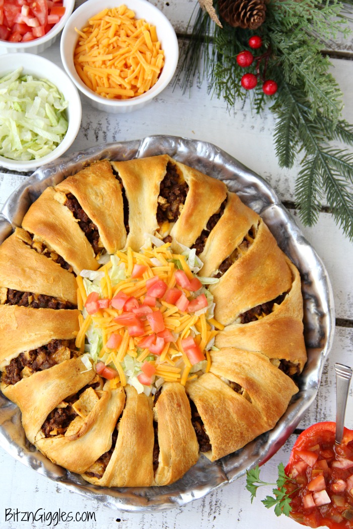 Ultimate Crescent Roll Taco Ring - This isn't just a taco ring, it's filled with guacamole, sour cream, cheese and tomatoes - easy and delicious, ready to serve a crowd!