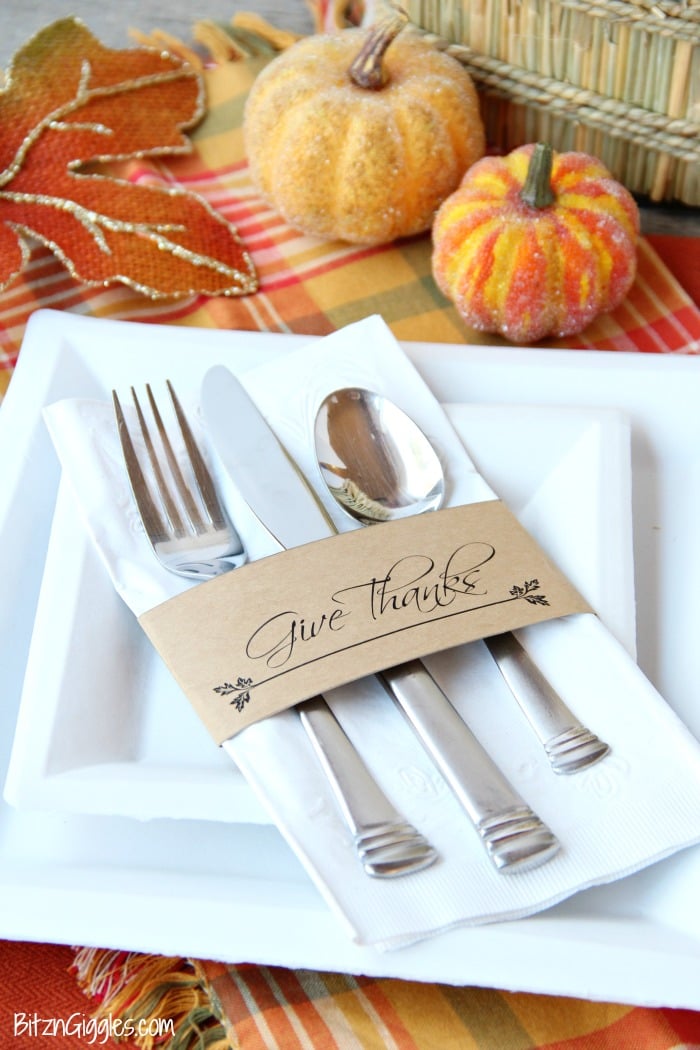 Printable Thanksgiving Napkin Holders - A simple and elegant way to dress up your table for Thanksgiving! Choose from six different designs or use them all!