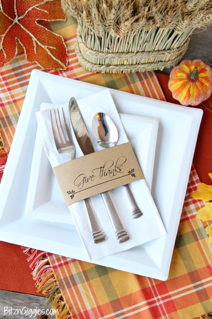 Printable Thanksgiving Napkin Holders - A simple and elegant way to dress up your table for Thanksgiving! Choose from six different designs or use them all!