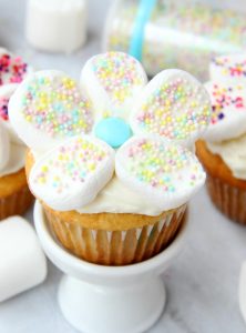 Marshmallow Flower Cupcakes - Funfetti cupcakes with sprinkled marshmallow flowers perfect for spring!