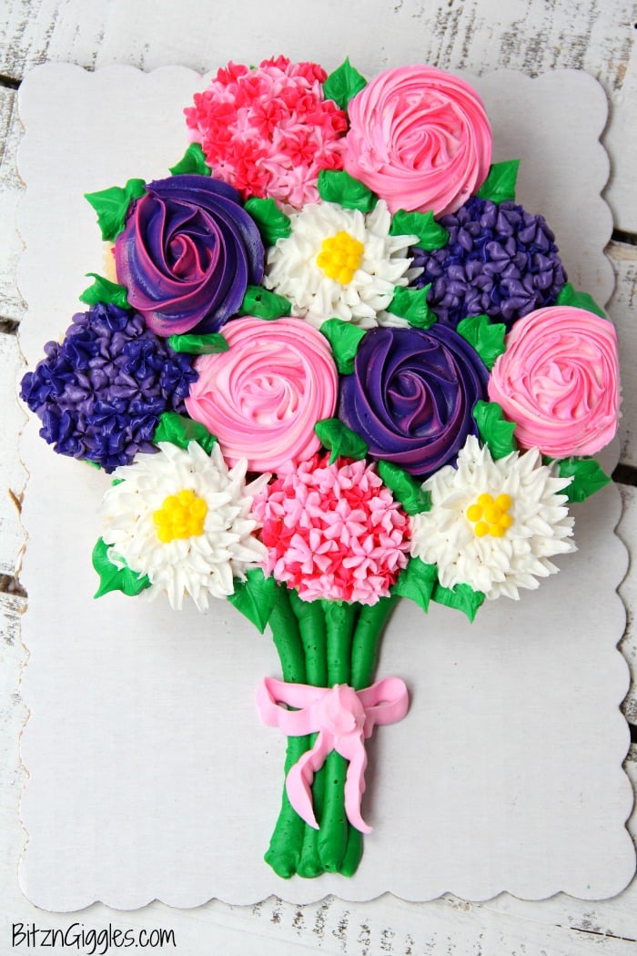 Mother's Day Cupcake Cake with Free Printable - A simple, beautiful cupcake flower bouquet that comes together with store-bought cupcakes from the grocery store bakery!