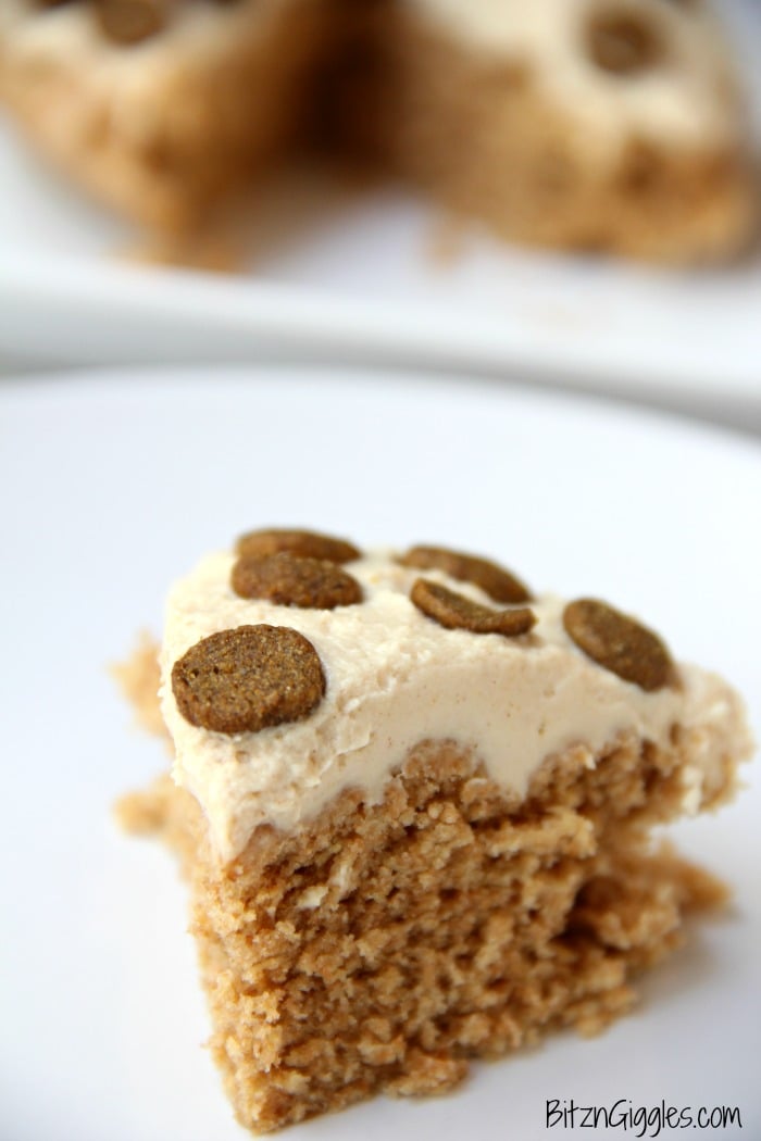 Microwave Mug Pupcake - a quick, microwaveable dog treat! This cake bakes in 90 seconds and is topped with a simple two-ingredient frosting!