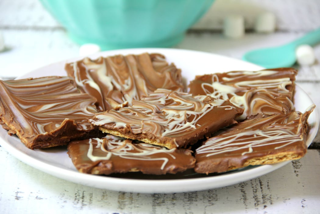 S'mores Dipping Squares - Chocolate and peanut butter graham squares with a marshmallow cream dip!