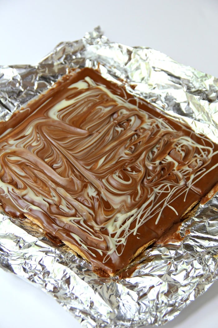 S'mores Dipping Squares - Chocolate and peanut butter graham squares with a marshmallow cream dip!