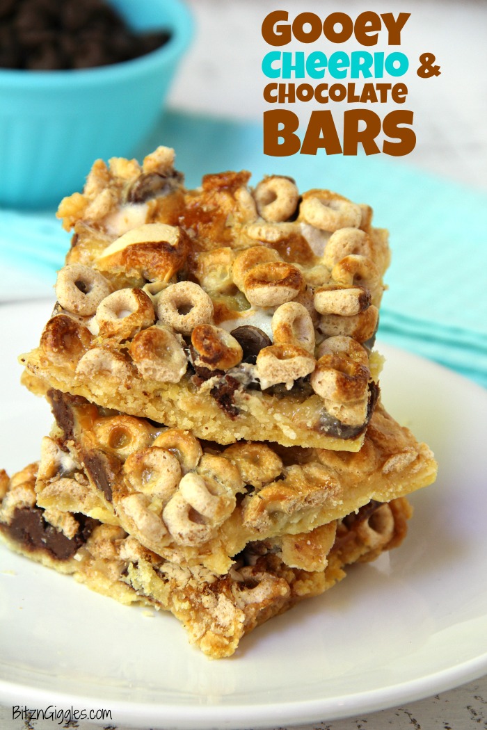 Gooey Cheerio & Chocolate Bars - Sweet and chewy bars made with yellow cake mix, marshmallows, Cheerios and chocolate chips! Addicting and oh so good!
