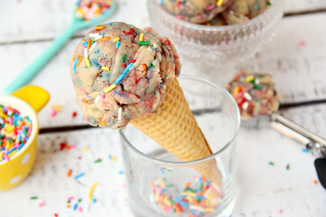 Edible Unicorn Cookie Dough - Looking for a fun, sweet treat that doesn't melt? This edible unicorn cookie dough is an eggless sugar cookie dough filled with colors and sprinkles!