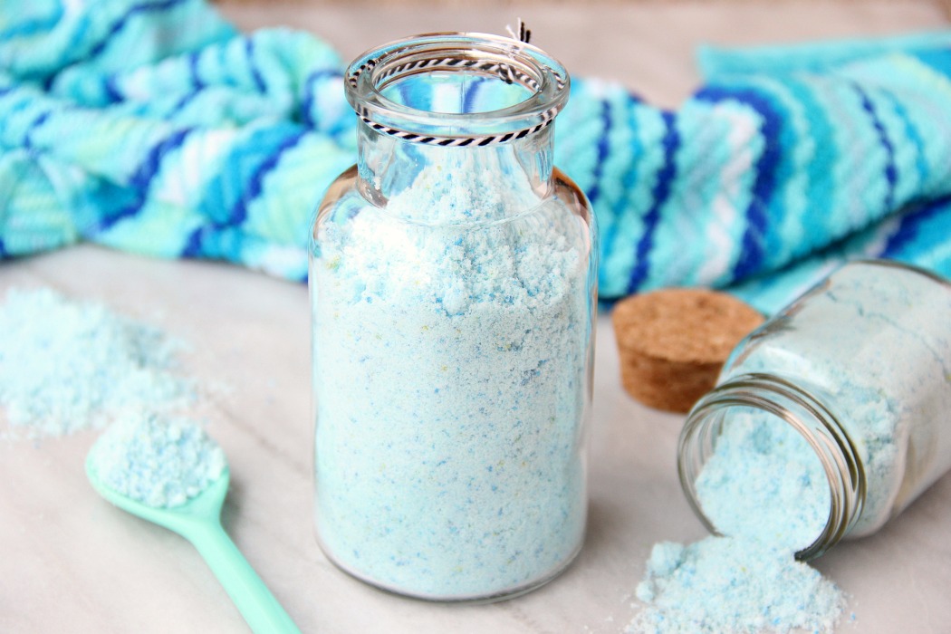 Fizzy Tropical Bath Powder - A light, airy, coconut scented powder that's calming, soothing and fizzes with pops of blue and green color when it hits the bath water, turning your water a beautiful turquoise blue.
