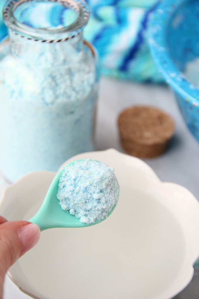 Fizzy Tropical Bath Powder - A light, airy, coconut scented powder that's calming, soothing and fizzes with pops of blue and green color when it hits the bath water, turning your water a beautiful turquoise blue.