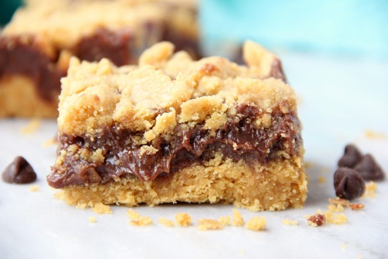 Fudge Crumble Bars - Bitz & Giggles