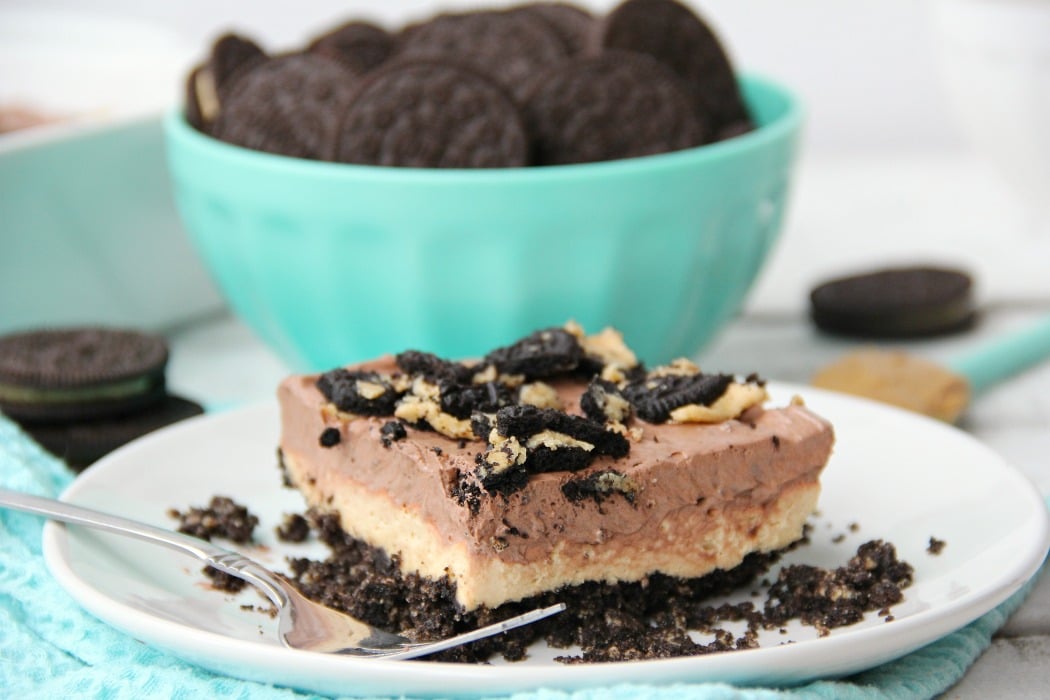 Peanut Butter Oreo Dessert - Fluffy layers of fudge and peanut butter on a Oreo peanut butter cookie crust!