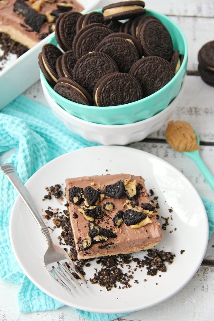 Peanut Butter Oreo Dessert - Fluffy layers of fudge and peanut butter on a Oreo peanut butter cookie crust!