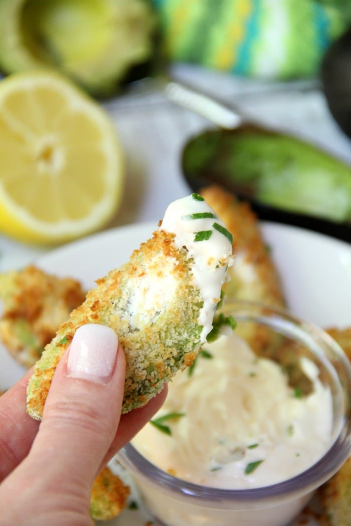 Air Fryer Avocado Wedges With Garlic Aioli Dipping Sauce - Perfectly golden and ready to eat in under 10 minutes, these crunchy avocado wedges are delicious when paired with this creamy garlic aioli dipping sauce! #airfryer #avocado #appetizer #aioli