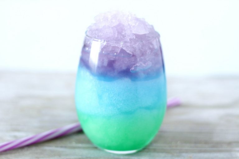 Mermaid Slush - A fun and colorful kid-friendly layered drink perfect for birthdays and parties! #slush #kidsdrink #slushie #BitznGiggles #mermaid