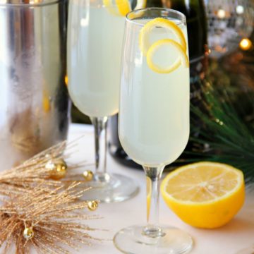 French 75 Champagne Cocktail - An elegant champagne cocktail with history that dates back to WWI. A perfect drink for parties and celebrations, especially New Year's Eve!