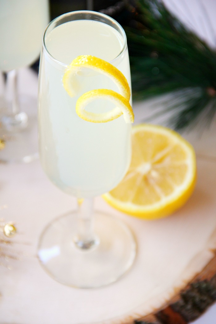 French 75 Champagne Cocktail - An elegant champagne cocktail with history that goes back to WWI. A perfect drink for parties and celebrations, especially New Year's Eve! 