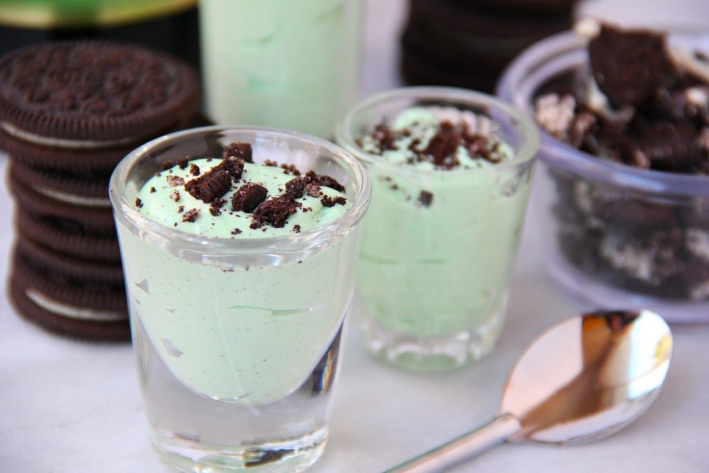 Mint Oreo Pudding Shots - Bitz & Giggles