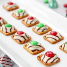 Pretzel M&amp;M Hugs-image
