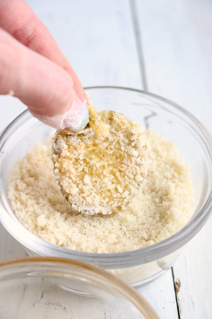 Air Fryer Fried Pickles - Crunchy dill pickle slices covered in crispy, seasoned Panko bread crumbs! So good and good for you, too!