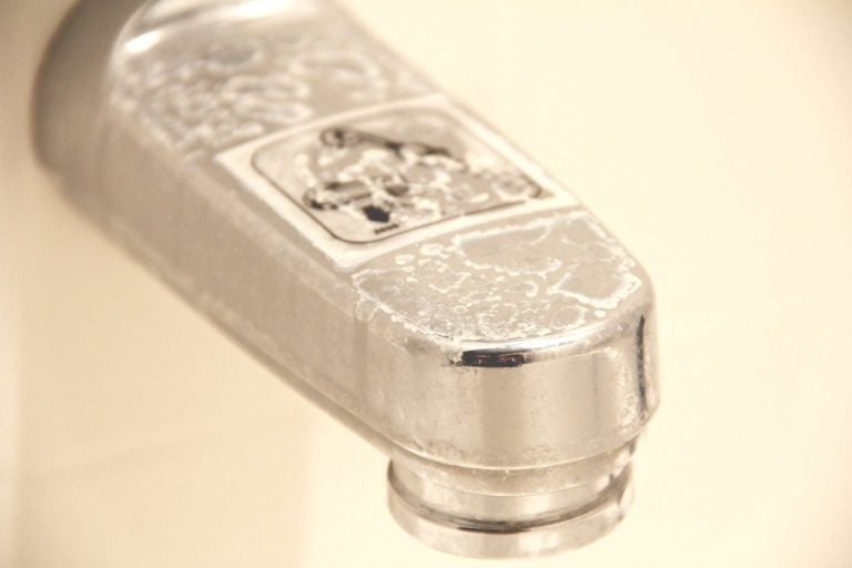 How to Remove Hard Water Stains on Faucets - When cleaning products aren't effective on removing your hard water stains, try this easy DIY solution!
