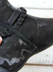 How to Remove Salt From Shoes - Step-by-step process on how to remove salt stains from your shoes using two simple ingredients!