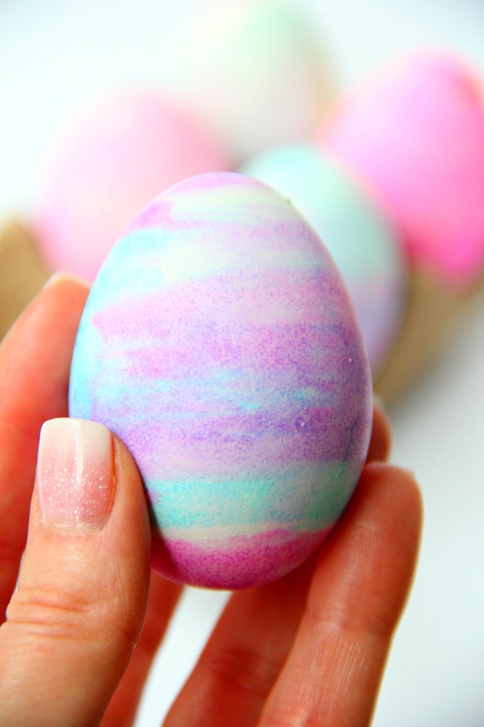 Cool Whip Easter Eggs - Cool Whip helps produce swirls of gorgeous color in this family-friendly DIY easter egg dyeing method!