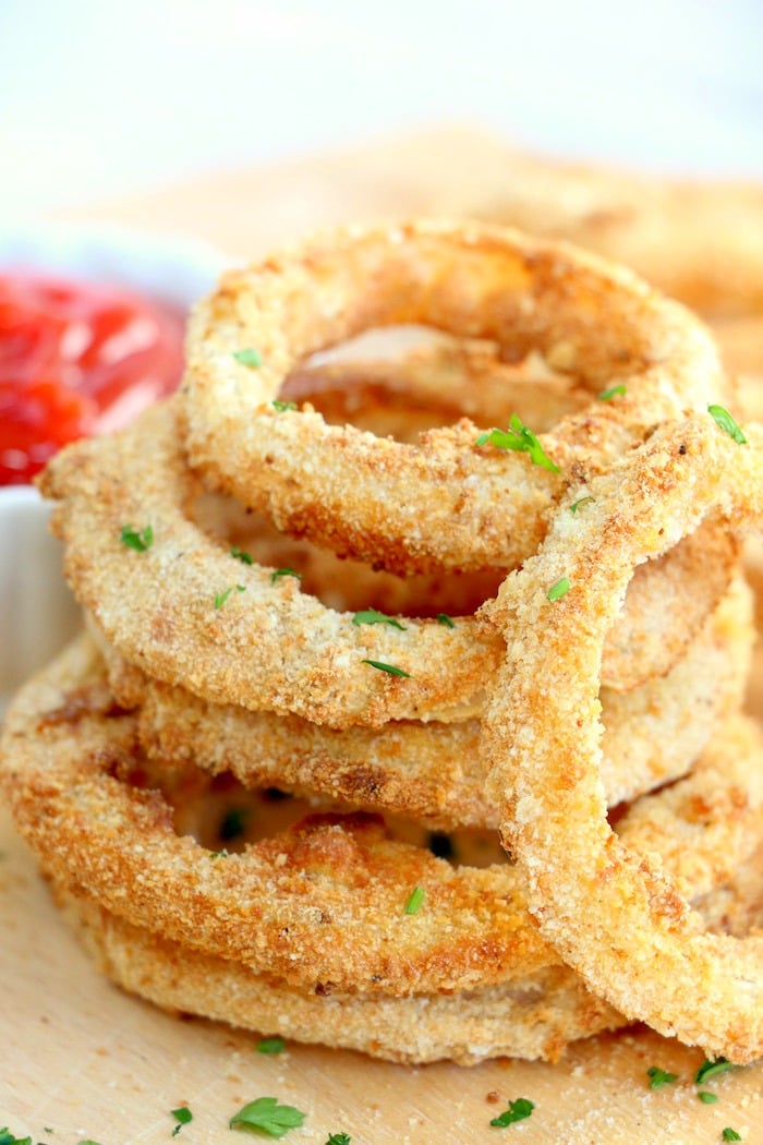 Air Fryer Onion Rings - Fresh onion slices dredged in a flavorful breadcrumb mixture and air fried until crispy and perfectly golden.