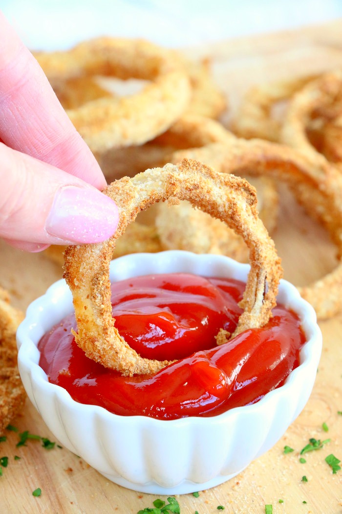 Air Fryer Onion Rings - Fresh onion slices dredged in a flavorful breadcrumb mixture and air fried until crispy and perfectly golden.