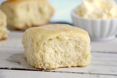 Easy Dinner Rolls - Delicious, freshly baked dinner rolls that come together easily for a holiday celebration or no-fuss weeknight meal!