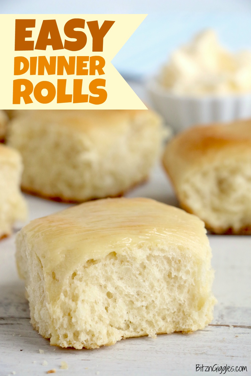 Easy Dinner Rolls - Delicious, freshly baked dinner rolls that come together easily for a holiday celebration or no-fuss weeknight meal! 